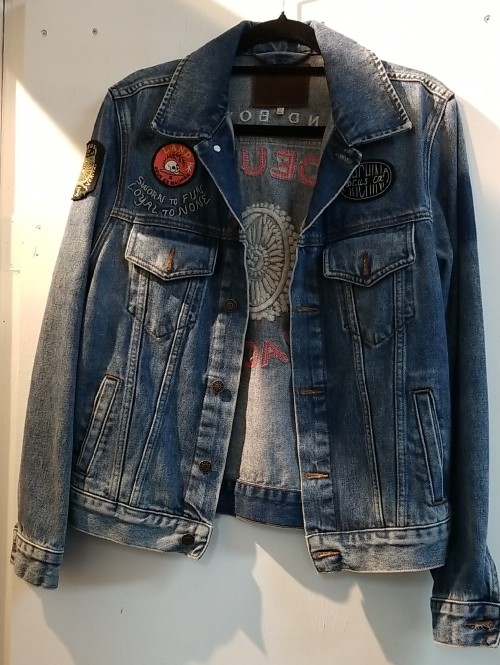 Embroidered Patch Denim Jacket in Washed Blue